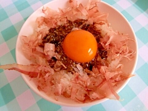 めかぶと卵黄のぶっかけ丼！